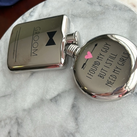 Bride and groom flasks stainless steel groom 6oz bride 4.5 oz screw off lids - Picture 1 of 13